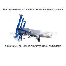 Sollevatore per materiali mod. 720 in posizione da trasporto ribaltabile